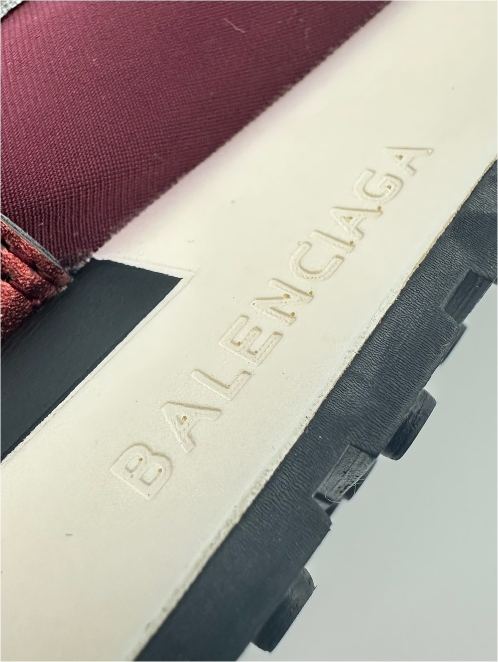 Balenciaga Race Runner woman’s sneakers. Burgundy and Black. Like new! - Picture 8 of 9